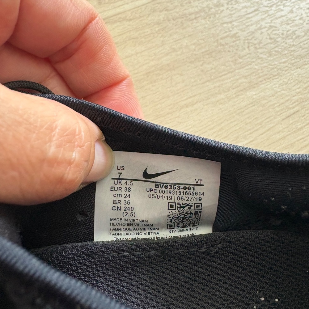 Nike Air VaporMax 2019 Black - Woman’s size 7 - Picture 5 of 5